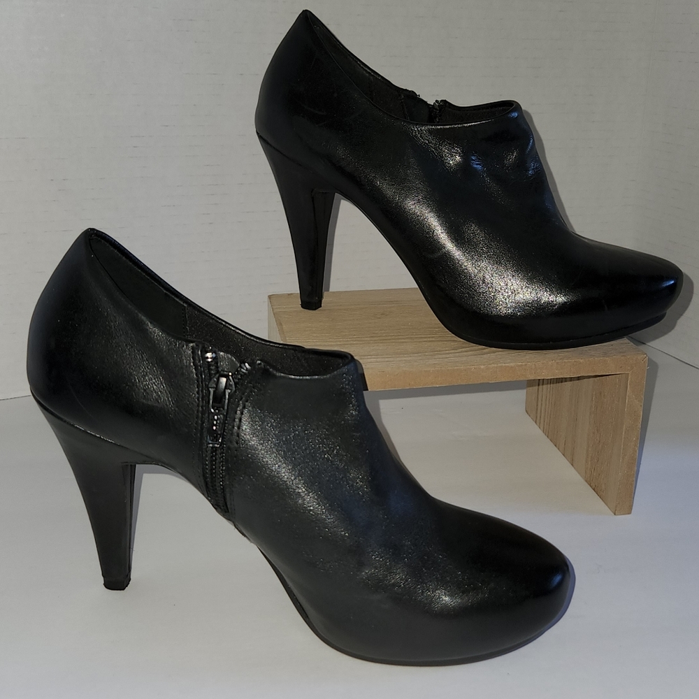 Black Worthington 7M Heels